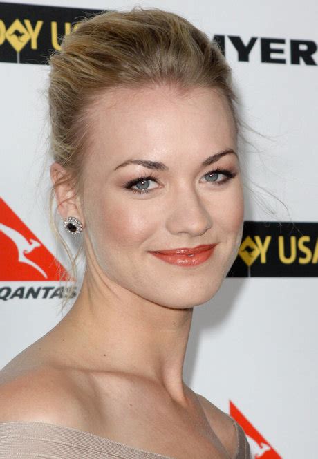 yvonne strahovski nude naked|YVONNE STRAHOVSKI Nude .